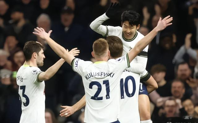 乐竟体育-曼联3-2力压热刺，英超赛季首胜到手