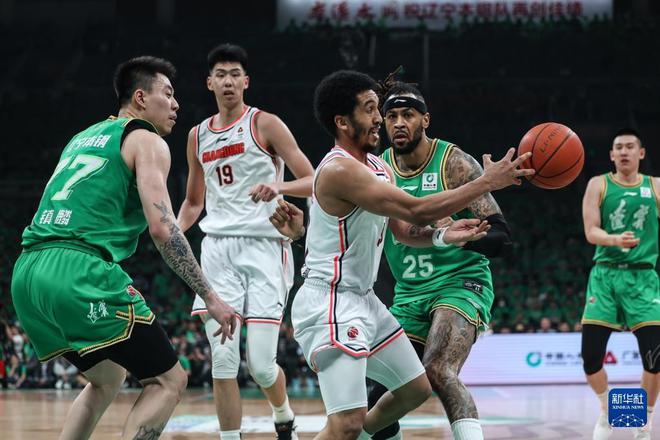 乐竟体育-CBA季后赛四强战报：新疆横扫辽宁，广厦淘汰北京，半决赛对决揭晓