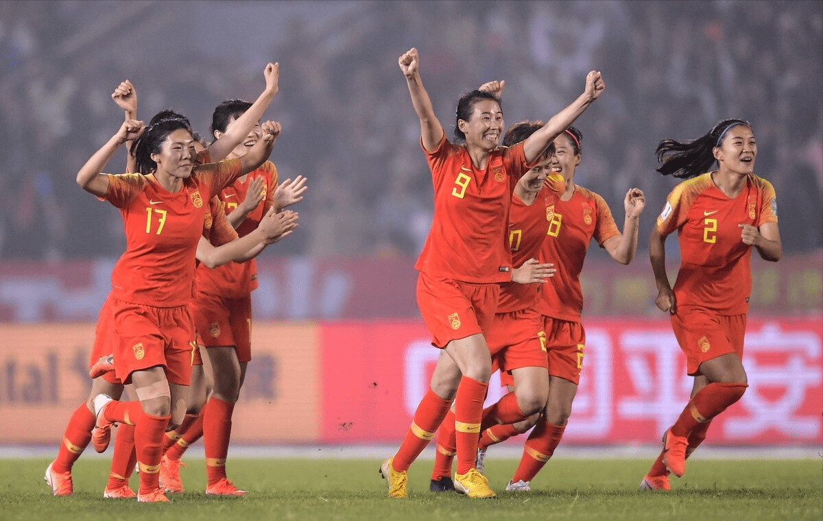 乐竟体育-中国女足笑傲赛场，力夺亚洲杯冠军！