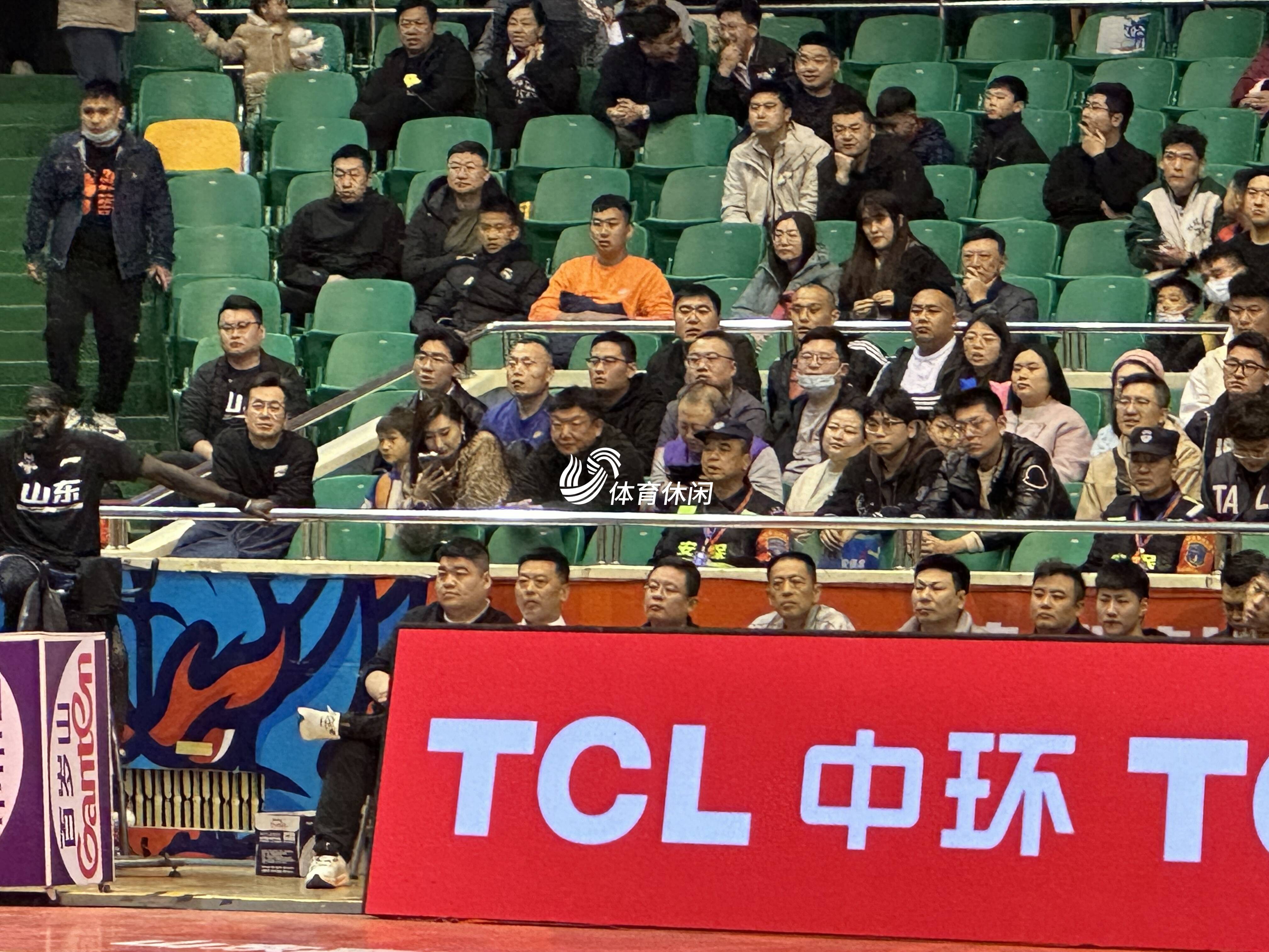 乐竟体育-海南男篮不敌新疆队，主场劣势明显