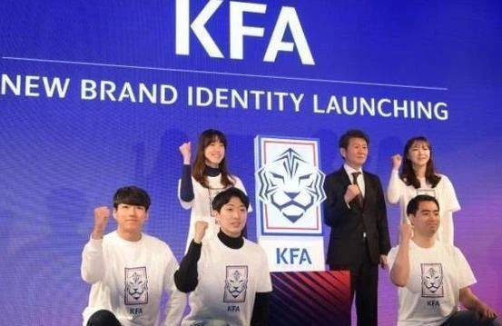 乐竟体育-董事会突然决定解雇拉夫兹，引发球迷抗议