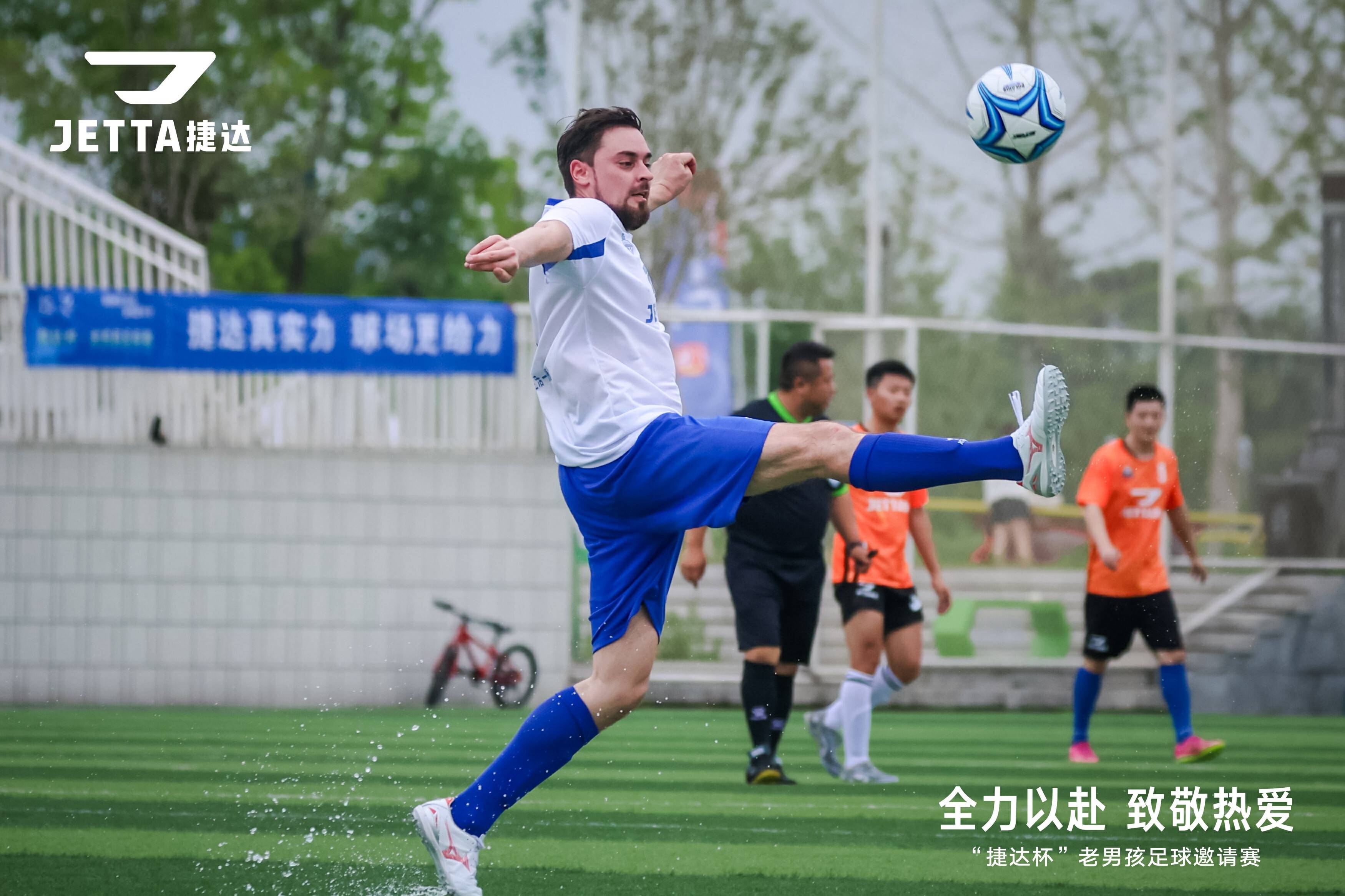 乐竟体育-国内职业足球火热赛事激情绽放，备战方式不容小觑