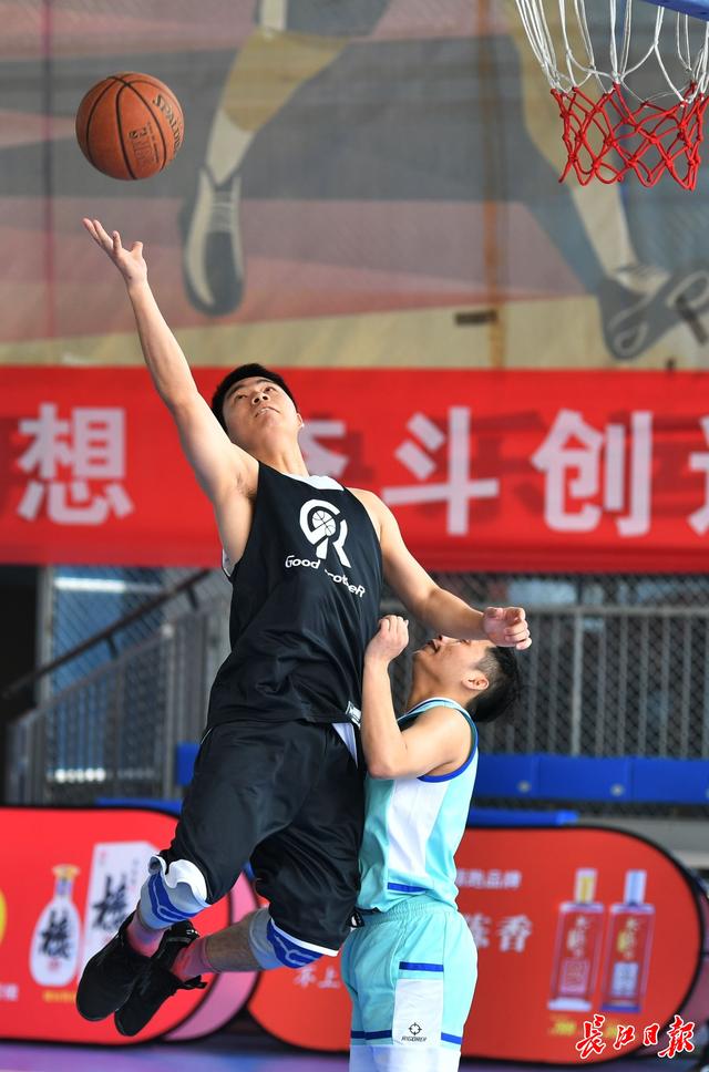 乐竟体育-难解的篮球对抗，观众眼花缭乱