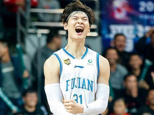 乐竟体育-湖南男篮球员再创佳绩，人气飙升