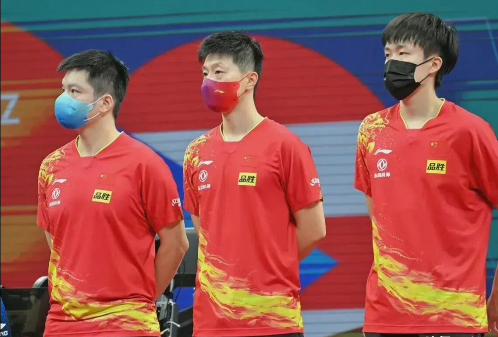 武汉卓尔队员拼搏全力，实力对决精彩纷呈