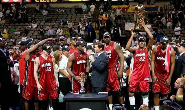 乐竟体育-NBA总决赛战火激烈，湖人胜热火夺冠