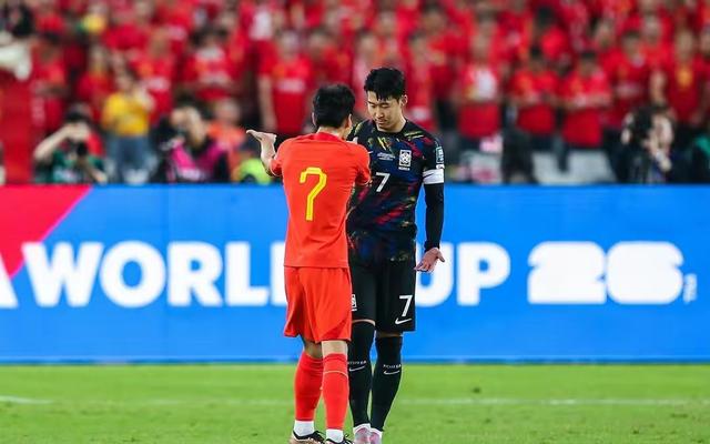 乐竟体育-国内足球热点：球队实力悬殊对决引爆热议