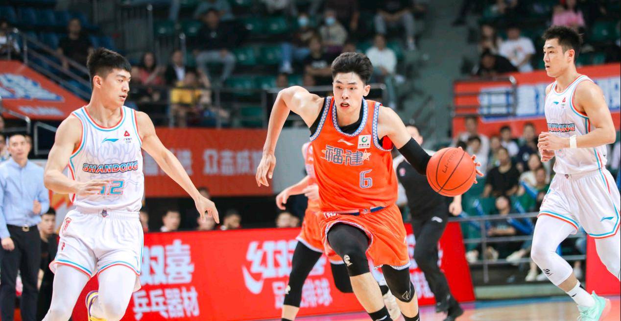 乐竟体育-轰炸三分连连！CBA首轮赛场横空出世新秀