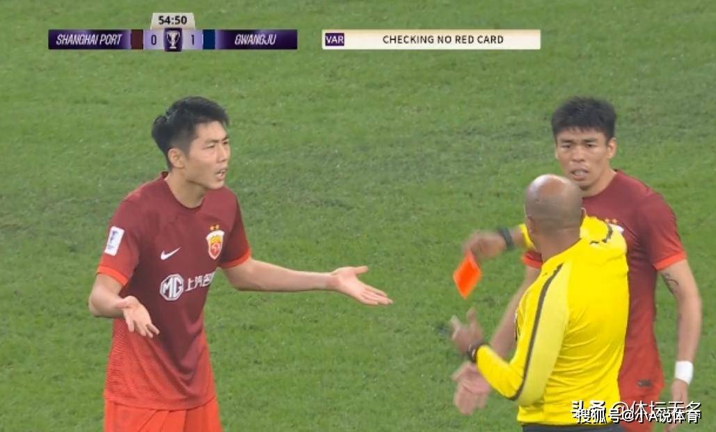 乐竟体育-亚冠比赛中球员充满斗志，勇往直前