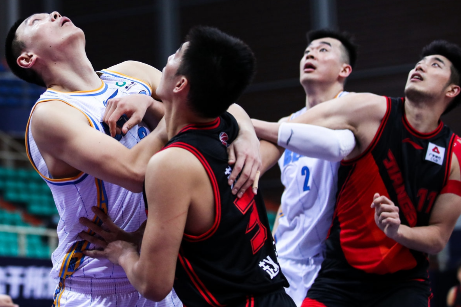 乐竟体育-北京男篮防守奏效，成功战胜强大对手